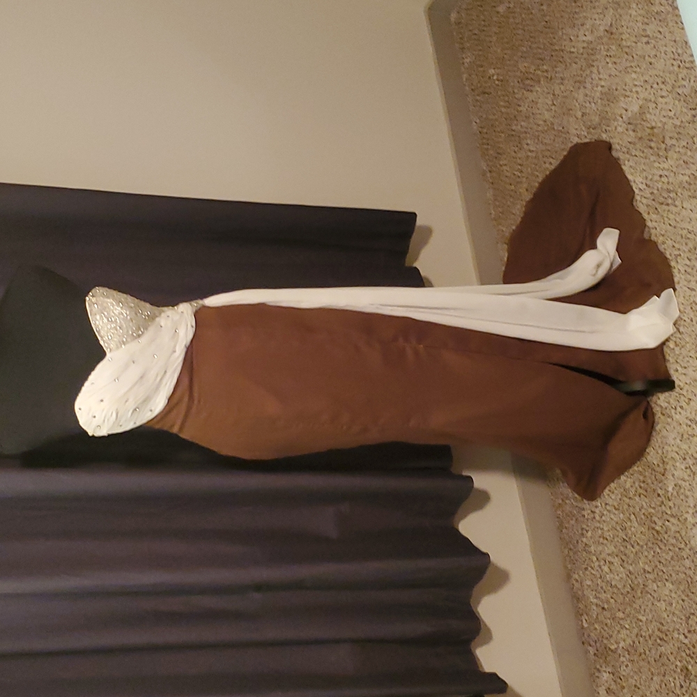 Prom or Pageant Dress. Formal wear. Sz. 6. Brown and Ivory with sequins. Stunner